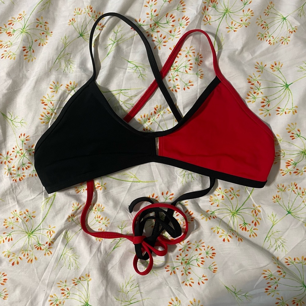 Single vent contrast Jolyn top